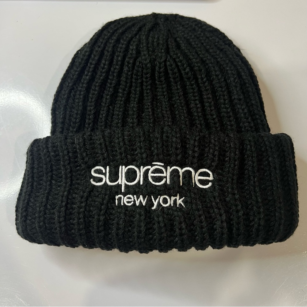 NWT Supreme Classic Logo Black Ribbed Knit Beanie FW25 Chunky Cap